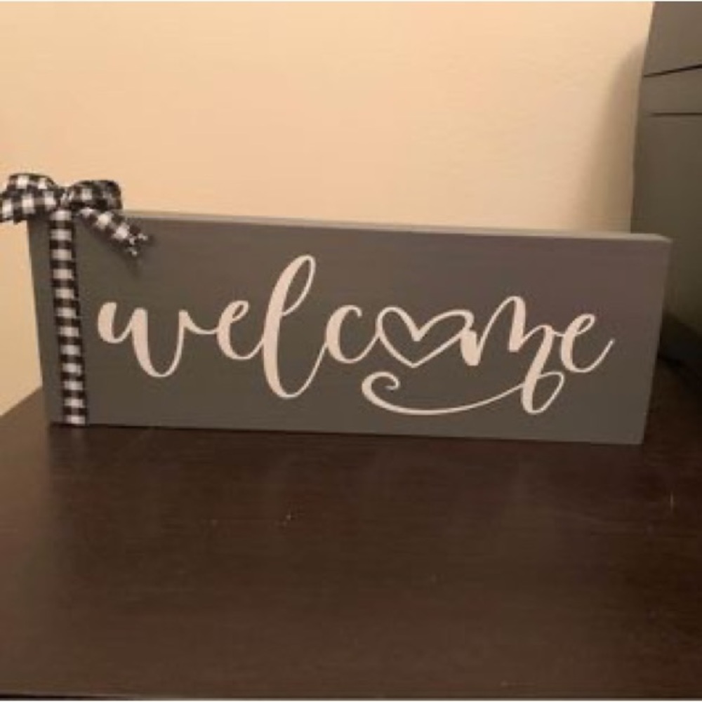 Welcome wood sign